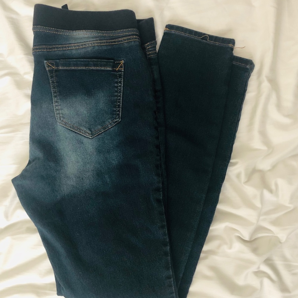 l.e.i. Maternity Jeans